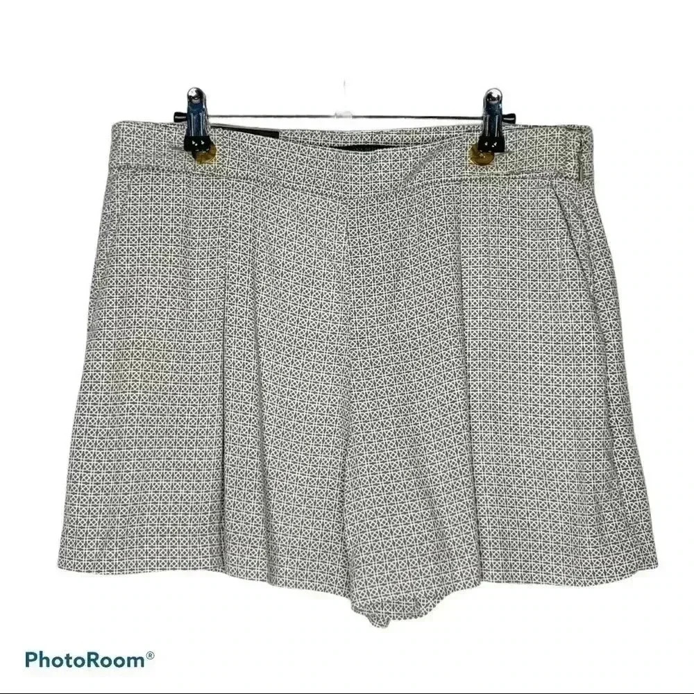 Banana Republic 4" Shorts